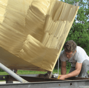 Picture artist unloading art